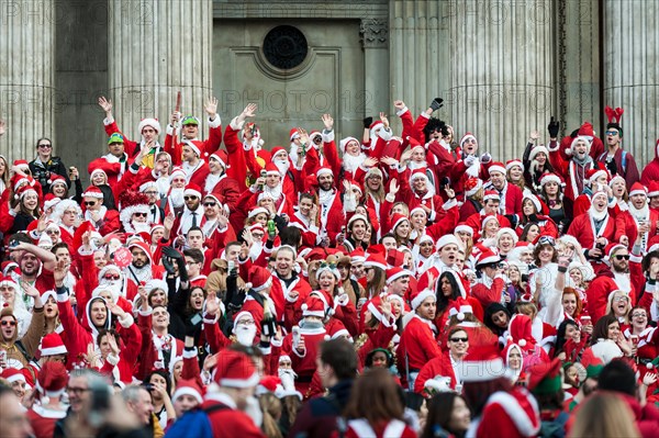 London, UK. 14th December, 2013.  Hundreds of Santas gathering on the steps of St Pauls Cathedral before they march off to meet up with groups of other Santas to celebrate the annual Santacon.  Photographer: Gordon Scammell/Alamy Live News