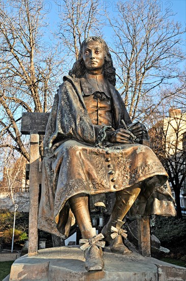 Blaise Pascal statue in Pascal square, sculpture réalisée par Eugène Guillaume (1822-1905), Clermont-Ferrand, Puy-de-Dome, Auvergne, France