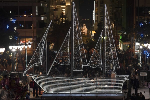 Athens, Greece. 9th Dec, 2016. Although Christmas trees are widely used, the traditional Greek counterpart is the Christmas Boat. Athenians gathered at Syntagma square, just across the parliament, to watch the lighting of the municipality's Christmas Boat, an old Greek tradition. Credit:  Nikolas Georgiou/ZUMA Wire/Alamy Live News