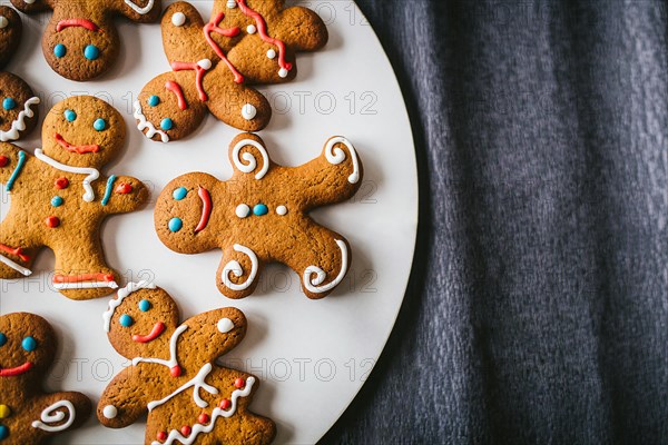 Gingerbread men on a dark background