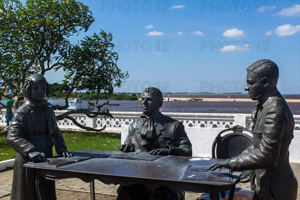 Monumento em homenagem aos 190 anos de Louis Braille, localizado na Avenida Presidente Feliciano Sodré. Macaé/RJ.