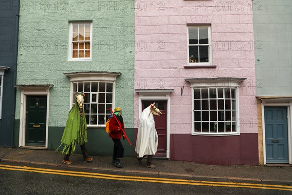Chepstow, Wales, UK. 20th Jan, 2018. Over 30 'Mari Lwyds' (Welsh), or Grey Mare's gather for celebrations at Chepstow, on the Welsh border, a record breaking number. The Mari Lwyd is an  ancient midwinter tradition to celebrate the New Year. It is very unusual to see more than one 'Mari Lwyd' on any one occasion and unheard of to have a gathering of so many. Credit: Haydn Denman/Alamy Live News
