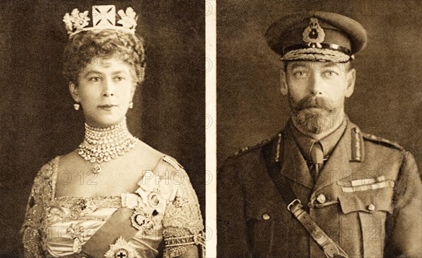 Potraits pf Queen Mary wearing a crown and King George V in army uniform. Taken from a poscard included in some of the 1914 Queen Mary gift tins for British army soldiers serving in theFirst World War.