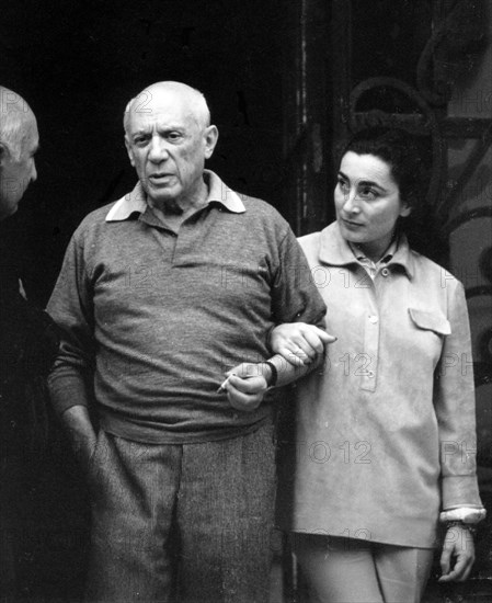 Pablo Picasso (1881-1973) with his wife Jacqueline Roque (1927 - 1986), circa late 1950s.