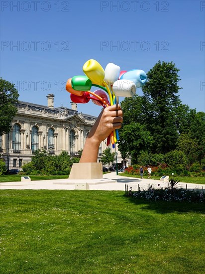 Bouquet of Tulips by Jeff Koons, dedicated to the friendship between France and the U.S., and to the victims of terrorist attacks, Paris, FR.