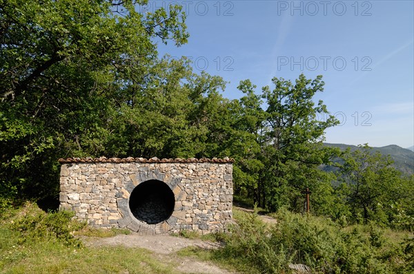 Andy Goldsworthy Sculpture, Stone Land Art, Refuge d'Art or Dry Stone Hut with Circular Opening, near Digne, Provence, France