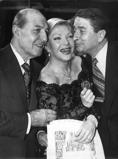 Jan. 20, 1977 - Singer Line Renaud, who is going to reach 300 shows at the Paris Casino, received a Vermeil Medal. She was awarded it for her excellence as leader in French music. Here she is with Council President of Paris, Bernard Lafay (left) and casino owner Gabriel Kaspereit. (Credit Image: © Keystone Press Agency/Keystone USA via ZUMAPRESS.com)
