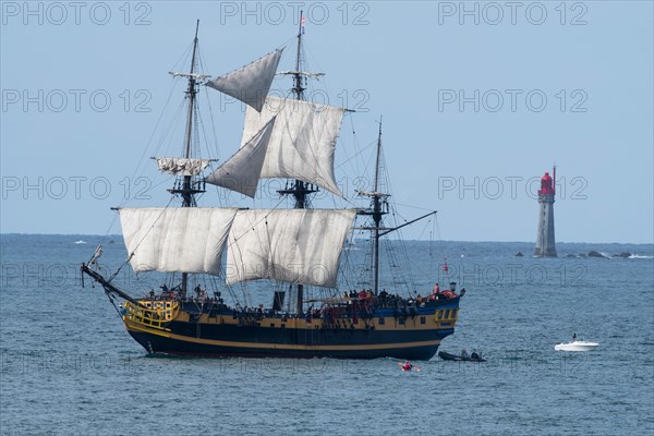 Etoile du Roy three masted frigate sails in to St Malo.