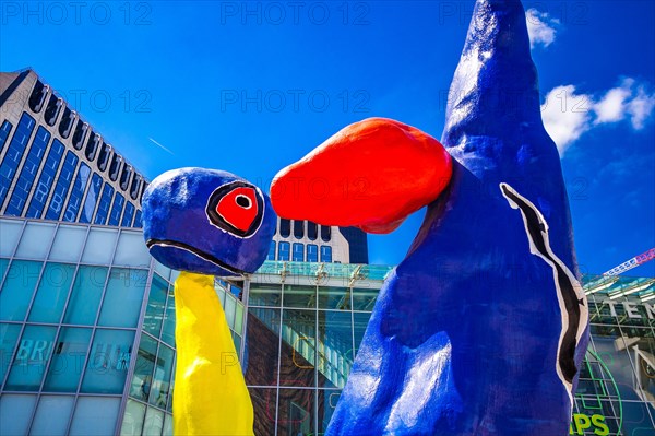 "Personnages Fantastiques" is a colourful outdoor artwork and represent two dancers playing together amongst the high-rises at La Defense,Paris,