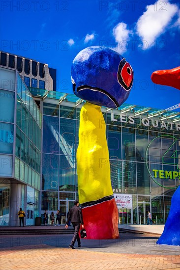 "Personnages Fantastiques" is a colourful outdoor artwork and represent two dancers playing together amongst the high-rises at La Defense,Paris,