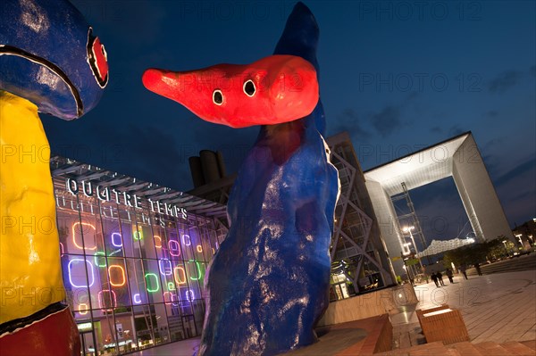 Paris, La Defense, Skulptur von Joan Miro - Paris, La Defense, Sculpture by Joan Miro