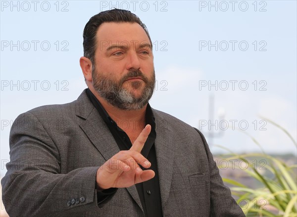 Cannes, France. 27th May, 2022. Denis Ménochet at the As Bestas photo call at the 75th Cannes Film Festival. Credit: Doreen Kennedy/Alamy Live News.