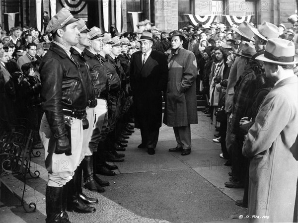 BRODERICK CRAWFORD and JOHN IRELAND in ALL THE KING'S MEN 1949 director / screenplay ROBERT ROSSEN based on the Pulitzer Prize novel by Robert Penn Warren Columbia Pictures