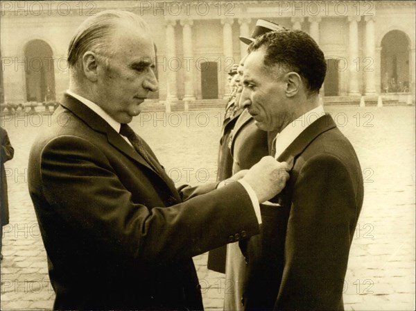 Feb. 26, 1972 - Alain Mimoun Receives the Legion of Honor From Georges Pompidou APRESS