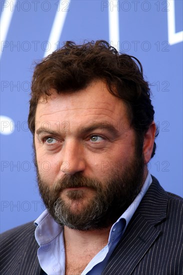 Venice, Italy. 8th Sep, 2017. Actor Denis Menochet poses during the photocall of the movie 'Jusqu'a la Garde' during the 74th Venice International Film Festival at Lido of Venice on 8th September, 2017. Credit: Andrea Spinelli/Alamy Live News