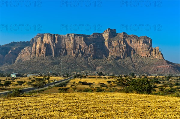 View across the Hawzien Plateau to the Gheralta Mountains, northern part of the East African Rift Valley, Hawzien, Tigray, Ethiopia