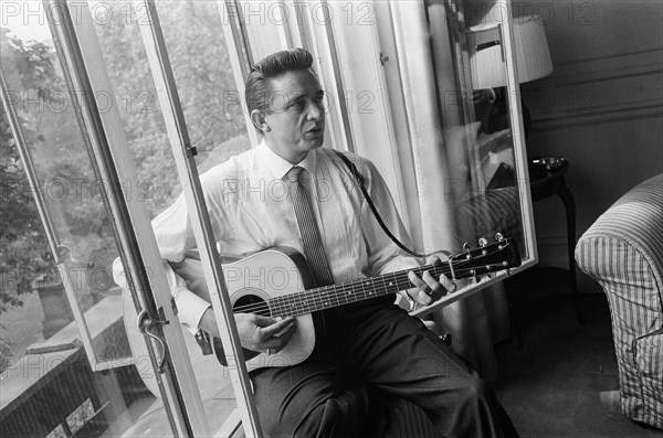 American country singer and musician Johnny Cash poses for photographers at the Savoy Hotel in London.17th September 1959.