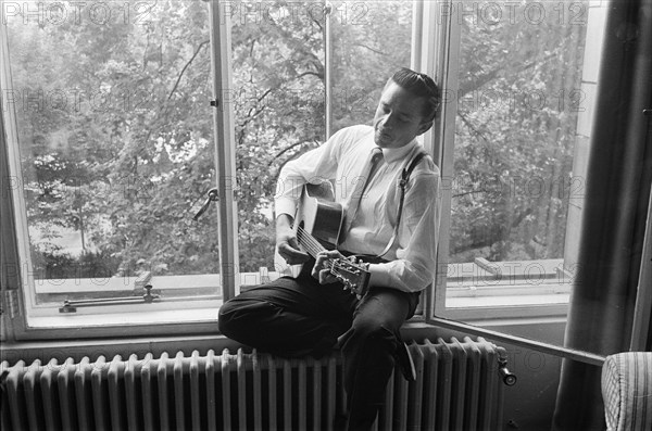 American country singer and musician Johnny Cash poses for photographers at the Savoy Hotel in London.17th September 1959.