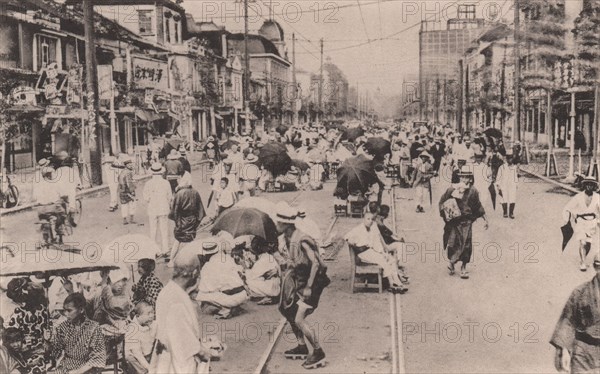 Japan Earthquake 1923: People rushed outdoors and took refuge on the streets fearing after-shocks (a scene in Tokyo on the day of the disaster)