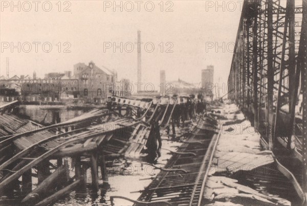 Japan Earthquake 1923: The wreckage of Azumabashi bridge on the Sumida river