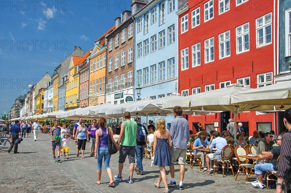 Waterside restaurants on Nyhavn Canal, Copenhagen (Kobenhavn), Kingdom of Denmark