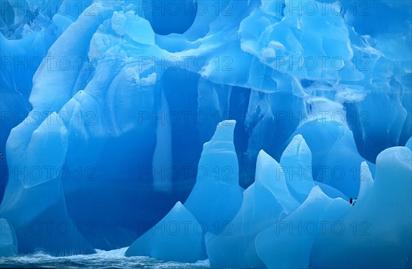 antartica, blue iceberg Blauer Eisberg in der Weddel See zwischen den Süd Sandwich Inseln und Südgeorgien