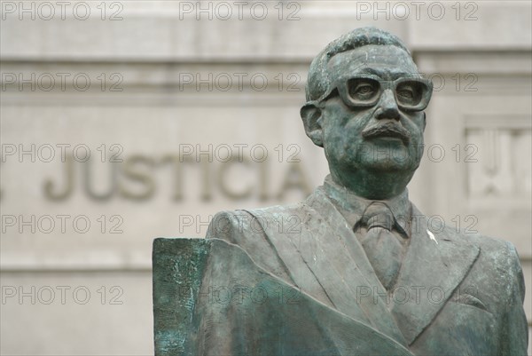 Salvador Allende statue in Santiago de Chile with the Ministry for Justice building in the background