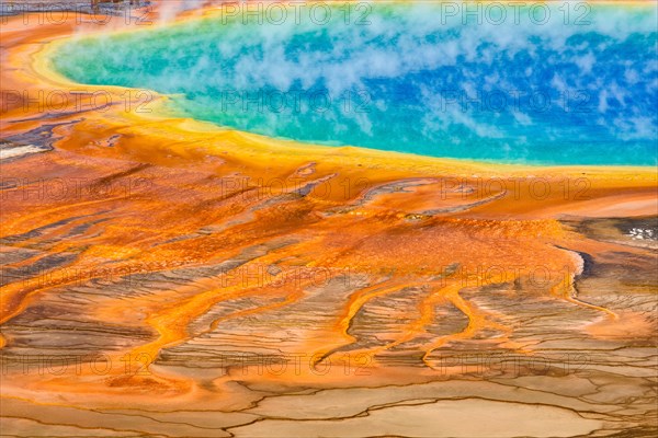 Grand Prismatic Spring, Midway Geyser Basin, Yellowstone National Park, Wyoming, USA