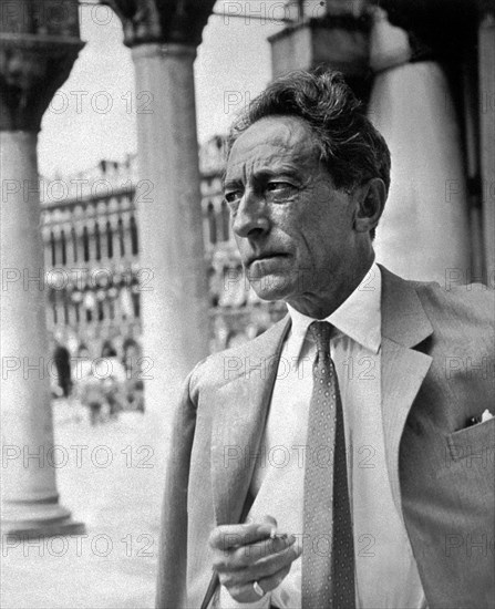 JEAN COCTEAU, französischer Schriftsteller, Poet, Dramaturg, Regisseur (1889-1963), Portrait ca. 1960