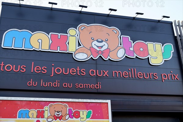 Bordeaux , Aquitaine / France - 12 04 2019 : maxitoys sign logo store Maxi Toys French shop group loan distribution to toys