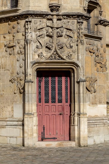 Decorated door and doorway in Paris
