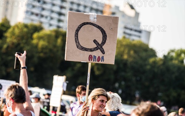 Munich, Bavaria, Germany. 12th Sep, 2020. One of numerous QAnon signs at the Querdenken089 demo. These participants were not asked to leave, nor denounced. The Querdenken ''Conspirituality'' group that held the demos in Berlin against the anti-Corona measures and ultimately against the German government arrived in Munich after numerous legal hurdles, first marching from Odeonsplatz, before they ended the demo just as police were about to due to failure to comply with regulations. 10,000 then assembled at Theresienwiese with minimal distancing and few masks. The group criticized police
