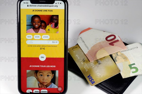 Fundraising on a smartphone for the chain of hope