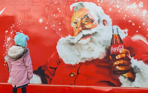 Bournemouth, Dorset, UK. 23rd Nov, 2017. The Christmas Coca Cola truck arrives at the Triangle in Bournemouth, as part of its Holidays are Coming Christmas campaign festive tour visiting locations around the country. Children enjoy having their photos taken by the truck. Credit: Carolyn Jenkins/Alamy Live News