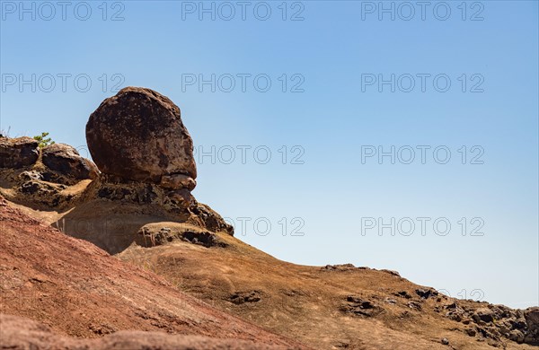 Large rock shaped like the face and head of a gorilla on the rim of Waimea canyon on Kauai