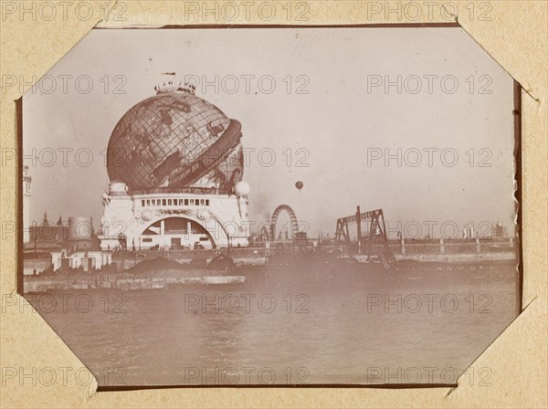 Album of the Universal Exhibition of 1900. Celestial Globe and ferris wheel Anonyme. Album de l'exposition universelle de 1900. Globe céleste et grande roue. 1900. Musée des Beaux-Arts de la Ville de Paris, Petit Palais.