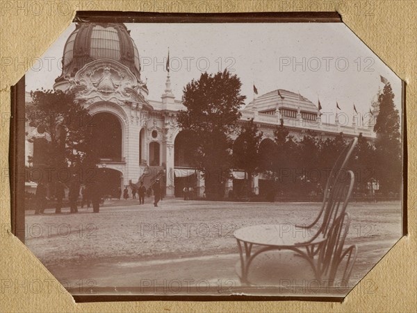 Album of the Universal Exhibition of 1900. Palace son and fabrics Anonyme. Album de l'exposition universelle de 1900. Palais des fils et tissus. 1900. Musée des Beaux-Arts de la Ville de Paris, Petit Palais.