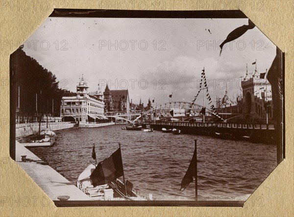 Album of the 1900 Universal Exhibition The Seine, pavilion Duval Anonyme. Album de l'exposition universelle de 1900. La Seine, pavillon Duval. 1900. Musée des Beaux-Arts de la Ville de Paris, Petit Palais.