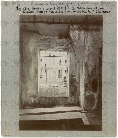 Bazaar fire of Charity, 15-17 rue Jean Goujon 8th arrondissement, Paris, May 4, 1897. bazaar fire of Charity - Paris. Window which had unsealed the bars and by which Somery and his aides have rescued more than 250 people. Incendie du bazar de la Charité, 15-17 rue Jean Goujon, Paris (VIIIème arr.), le 4 mai 1897. Fenêtre dont on avait descellé les barreaux et par laquelle Somery et ses aides ont sauvé plus de 250 personnes. Photographie d'Albert Brichaut. Aristotype à la gélatine. Paris, musée Carnavalet.