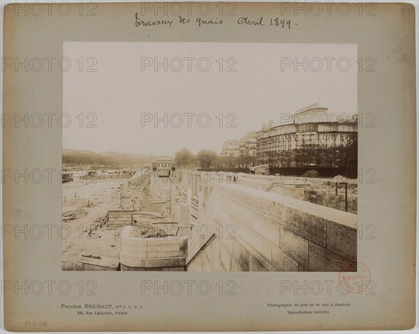 Construction of piers in April 1899. Seine River Works for the 1900 Universal Exhibition, Paris. Travaux des quais Avril 1899. Travaux des quais de Seine pour l'Exposition Universelle de 1900. Paris. Tirage gélatino-argentique, 1899. Paris, musée Carnavalet.