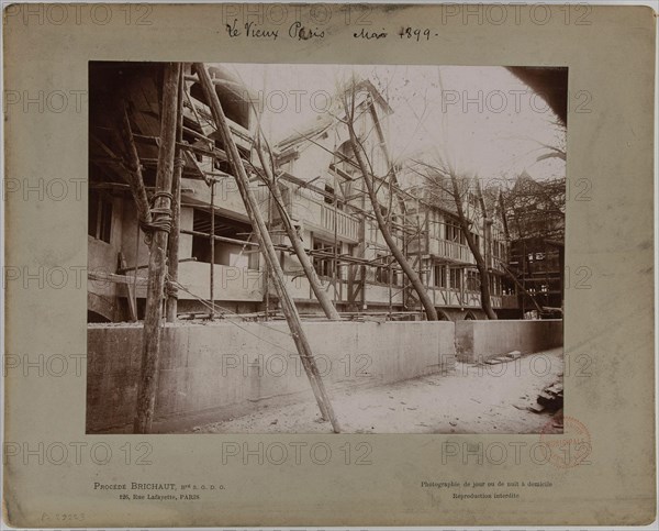 Old Paris in May 1899. Construction of the Old Paris Universal Exhibition of 1900, Paris Construction du Vieux Paris de l'Exposition universelle de 1900. Paris, mai 1899. Photographie d'Albert Brichaut. Tirage au gélatino-chlorure d'argent, 1899. Paris, musée Carnavalet.