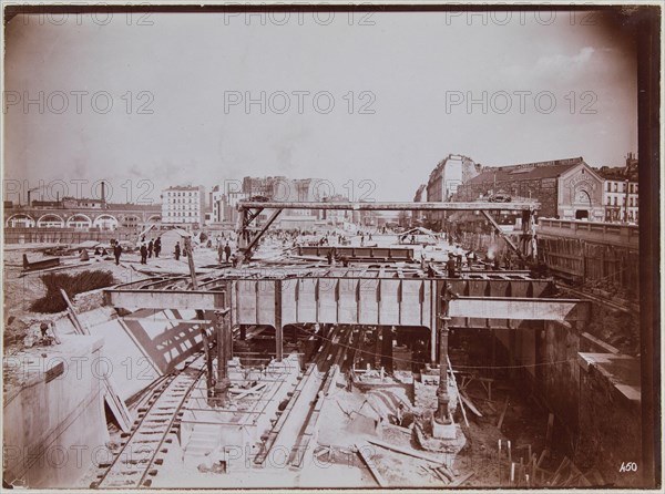 Station Gare de Lyon. View taken from the top (to Vincennes). 6 April 1900. Station Gare de Lyon. View from the top (toward Vincennes), 12th arrondissement, Paris. April 6, 1900. Construction du métropolitain parisien. "Station gare de Lyon. Vue prise du haut, (vers Vincennes), Paris (XIIème arr.), 6 avril 1900". Photographie de Charles Maindron (1861-1940). Tirage au gélatino-chlorure d’argent développé. Paris, musée Carnavalet.