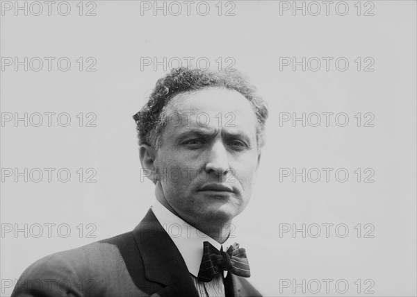 Illusionist and escape artist Harry Houdini, New York City, 7th July 1912. That same day he performed his famous stunt in which he was submerged in the East River in a crate. He escaped in just under a minute.  (Photo by FPG/Getty Images)