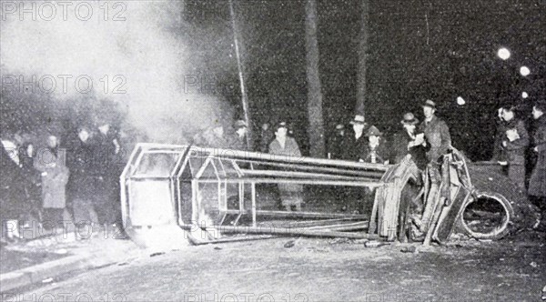 Black and white photo of a scene from the demonstrations of 6 February 1934. A bus has been stopped by demonstrators