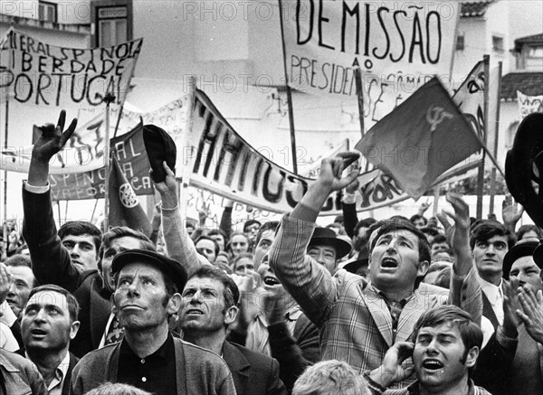 Lisbon 1974-05-08 People have gathered in Lisbon, May 08, 1974, carrying posters and flags after a socialist military coup, the so-called Carnation Revolution in Portugal.  Photo: Sven-Erik Sjoberg / DN / TT / Code: 53