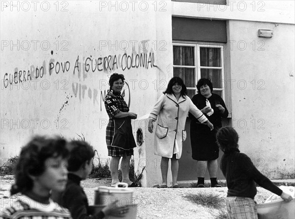 After the socialist military coup, the so-called Carnation Revolution in Portugal, the slum dwellers in Boa Vista launched their own revolution. They occupied 270 apartments that they have been empty for almost four years in a slum remediation project. Lisbon, Portugal, May 05, 1974. Photo: Sven-Erik Sjoberg / DN / TT / Code: 53
