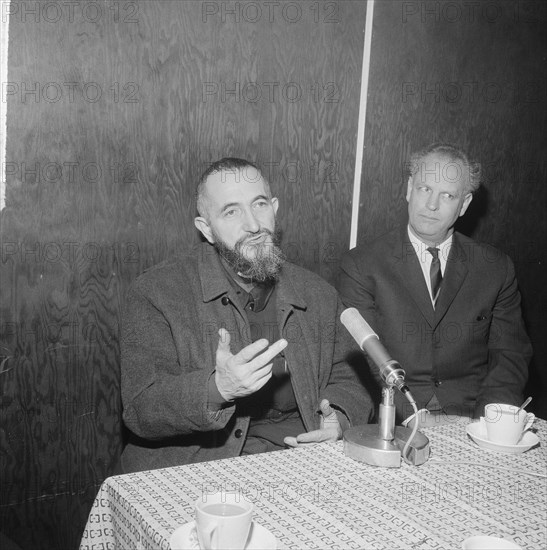 Abbe Pierre gave press conference in the community building De Eilanden on Wittenburg, Abbe Pierre (head), January 22, 1965, press conferences, The Netherlands, 20th century press agency photo, news to remember, documentary, historic photography 1945-1990, visual stories, human history of the Twentieth Century, capturing moments in time