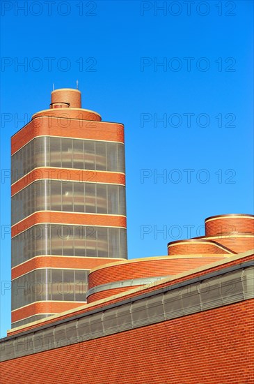 Racine, Wisconsin, USA. Main building and Research Tower at the SC Johnson Headquarters famed as they were designed by architect Frank Lloyd Wright.