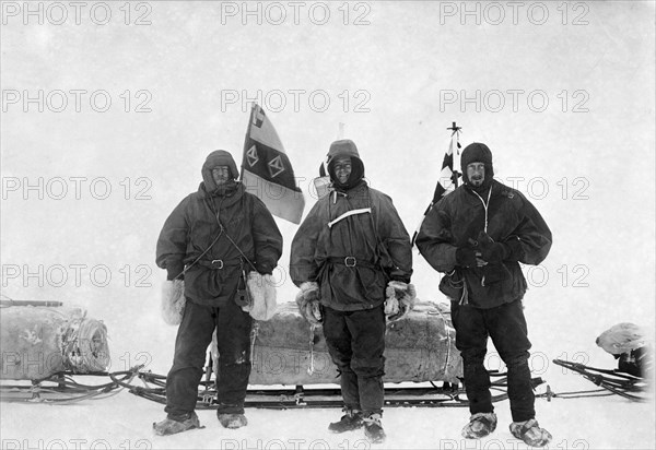 (from left) Ernest Henry Shackleton, Captain Robert Falcon Scott and Dr. Edward Adrian Wilson on the British National Antarctic Expedition (a.k.a. Discovery-Expedition), 2 November 1902