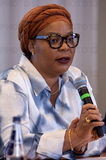 Krakow, Poland. 23rd June, 2022. Leymah Roberta Gbowee a Liberian peace activist and 2011 Nobel Peace Prize laureate, during a press conference while visiting Cracow, Poland, to meet with Ukrainian refugees. Credit: SOPA Images Limited/Alamy Live News